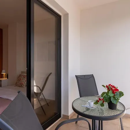 Polyn 1- Bedroom In Apartment *