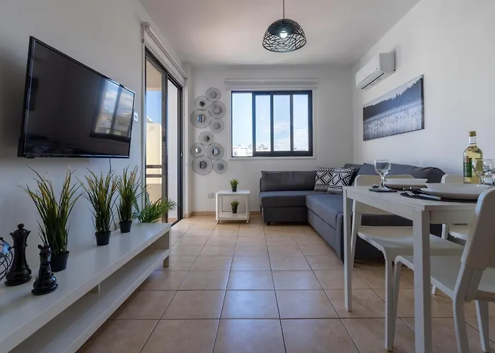 Polyn 1- Bedroom In דירה לרנקה