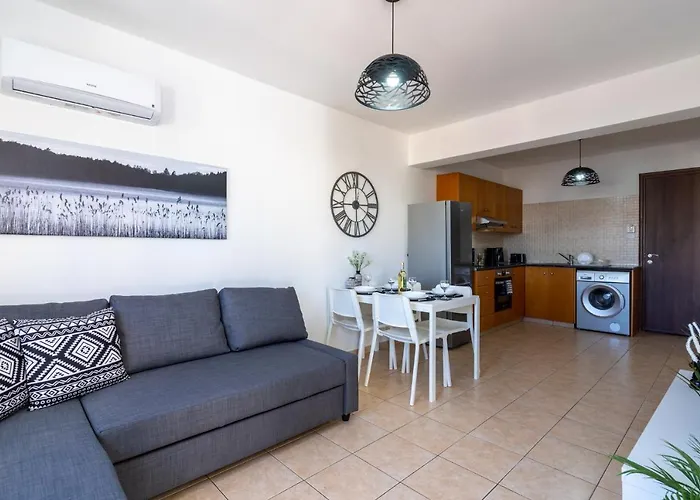 Polyn 1- Bedroom In *