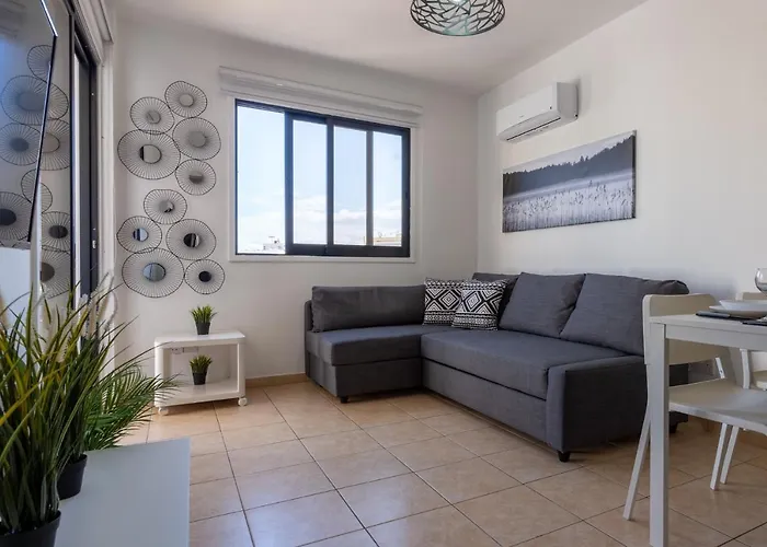 Polyn 1- Bedroom In *