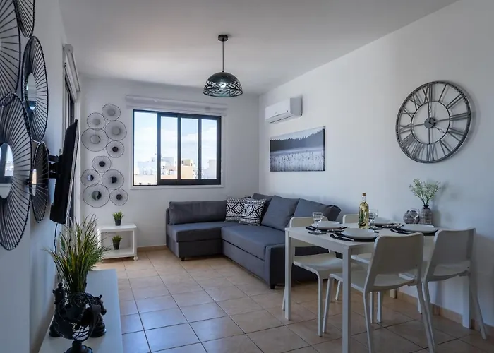 Polyn 1- Bedroom In לרנקה